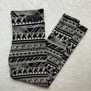 PINK Victoria's Secret Black and White Patterned Leggings